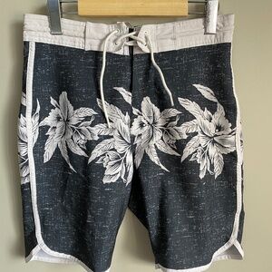 Old Navy Green Flowers Men's Board Shorts Size 28‎ Swim Surf